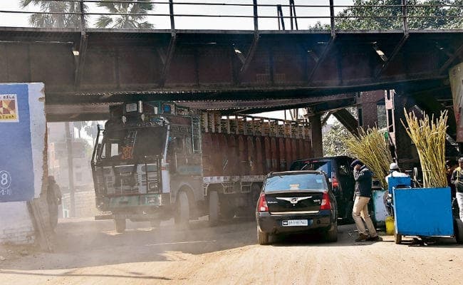 पटना : चार सिपाहियों के भरोसे कोइलवर पुल से गुजरते हैं 8000 वाहन, जाम से मुक्त करने के प्रशासन के तमाम दावे फेल