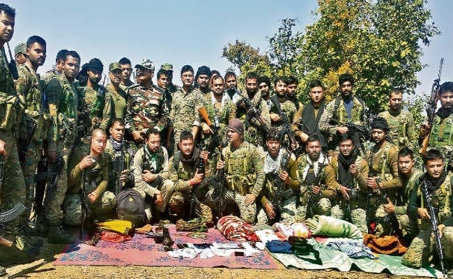 खूंटी में पीएलएफआइ का उग्रवादी ढेर चाईबासा में महिला नक्सली गिरफ्तार