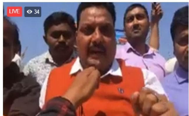 #PhulwamaAttack : LIVE देखिए इस आतंकी हमले पर क्या है लोगों की प्रतिक्रिया