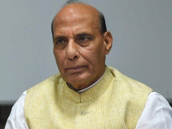 जम्मू कश्मीर पहुंचे राजनाथ सिंह, शहीदों को श्रद्धांजलि दी, करेंगे उच्च स्तरीय बैठक
