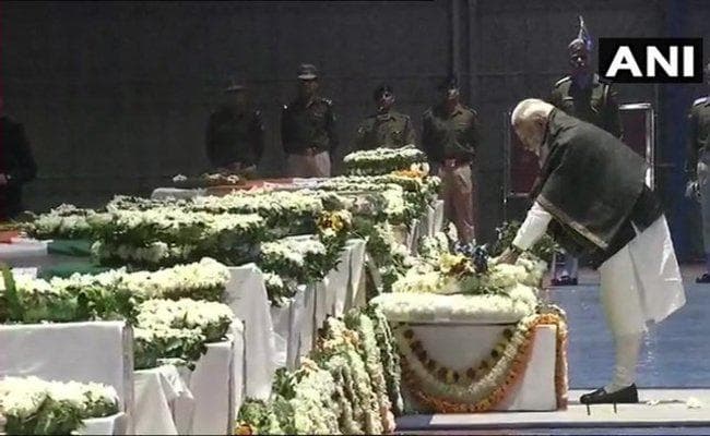 शहीद जवानों के पार्थिव शरीर को दिल्ली लाया गया, PM मोदी ने दी श्रद्धांजलि