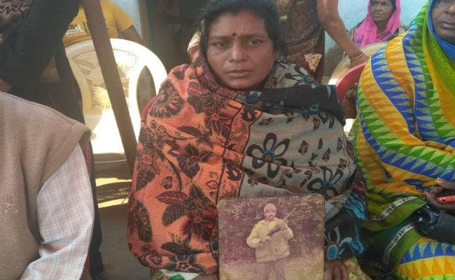 शहीद के गांव से : फौजी पिता से प्रेरणा लेकर फौज में भर्ती हुए विजय हॉकी के थे शौकीन