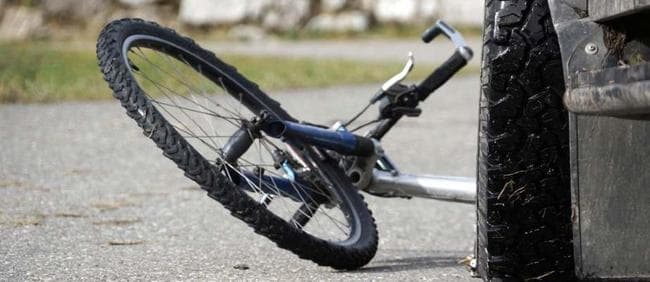 बस के धक्के से बाइक चालक की मौत