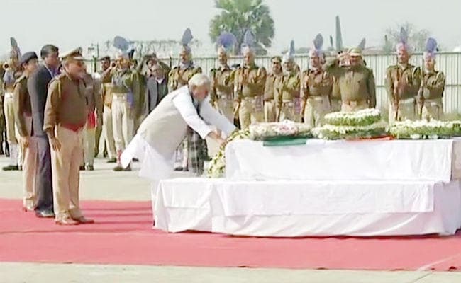 #PulwamaAttack : पटना पहुंचा शहीदों के पार्थिव शरीर, CM नीतीश ने दी श्रद्धांजलि, ''भारत माता की जय'' के लगे नारे