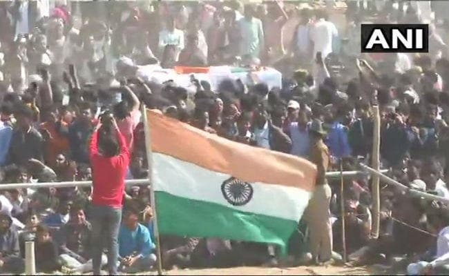 #PulwamaAttack: अब शहीदों के परिजनों को 50 लाख रुपये तक की नकद सहायता देगी राजस्थान सरकार