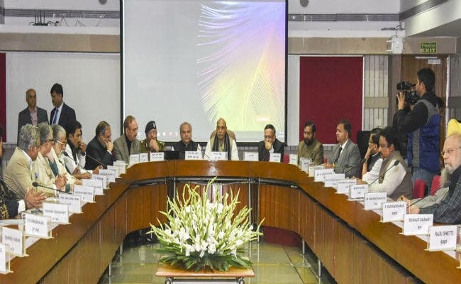 #PulwamaAttack : राजनीतिक पार्टियों ने एकजुटता दिखायी, कहा, आतंकवाद के खिलाफ लड़ाई में हम मोदी सरकार के साथ