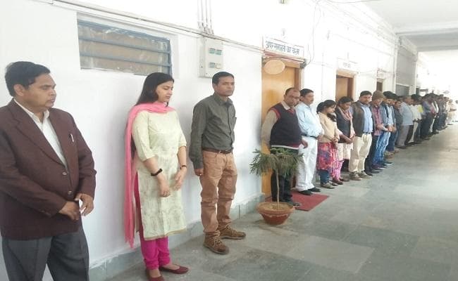 Pulwama Terror Attack : शहीदों के लिये सबसे बड़ी श्रद्धांजलि, डीएम लेगी शहीद के बच्चे को गोद