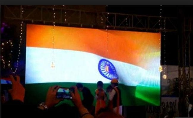 पाकिस्तान के एक स्कूल में फहराया गया तिरंगा, छात्रों ने किया भारतीय गानों पर डांस और...