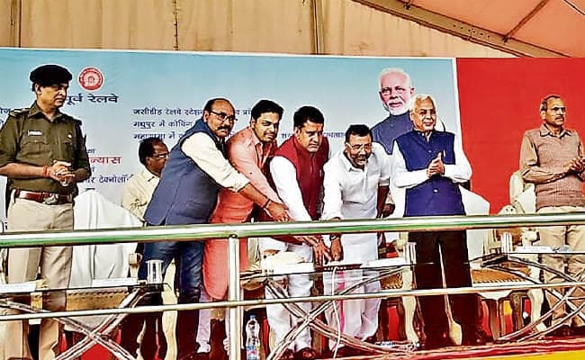 गोड्डा : सांसद डॉ निशिकांत ने साढ़े सात हजार करोड़ की सात परियोजनाओं का किया शिलान्यास