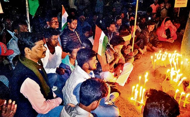 रांची : कैंडल मार्च निकाल आतंकी घटना का विरोध, शहीदों को श्रद्धांजलि, पाकिस्तान सरकार के खिलाफ लगे नारे