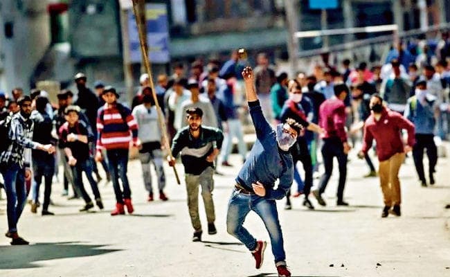 दक्षिण कश्मीर बना गढ़, 2018 में 180 युवा और चार सालों में 400 से अधिक युवा जुड़े