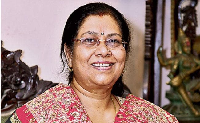 एटीएम कार्ड पर पेंटिंग बनाना जीवन का अहम पल