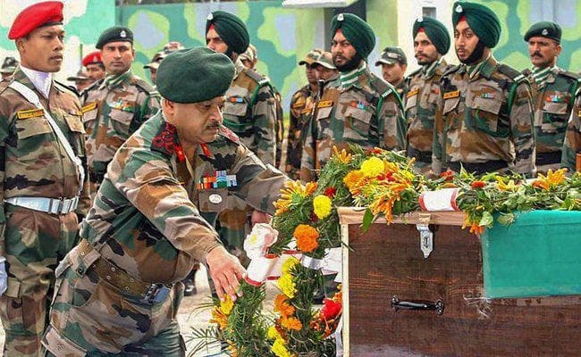 बारूदी सुरंग विस्फोट में शहीद हुए मेजर बिष्ट का पार्थिव शरीर देहरादून लाया गया
