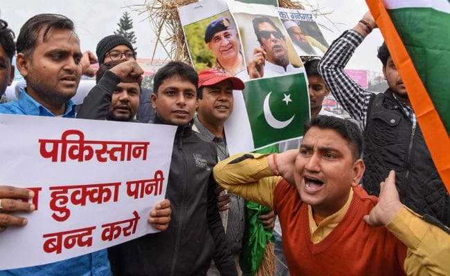 आतंकी हमले से उद्वेलित देश