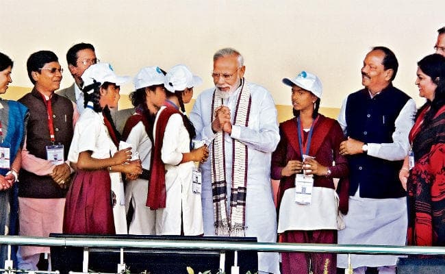 प्रधानमंत्री का झारखंड दौरा : पुलवामा के शहीदों को किया नमन, बोले, जो आग आपके दिल में, वही मेरे दिल में