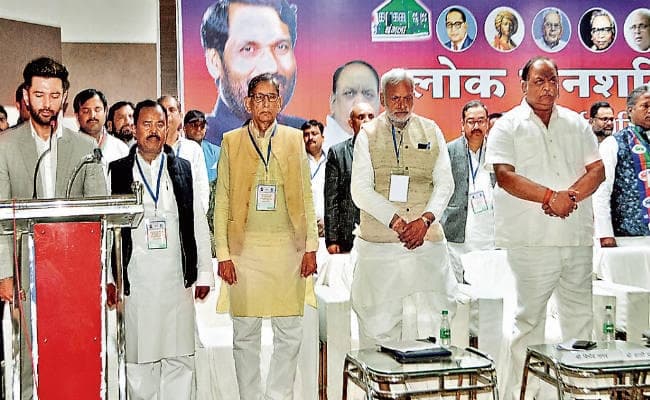 रांची : लोजपा की राष्ट्रीय कार्यकारिणी की बैठक, चिराग ने कहा, जोश व उत्साह के साथ चुनाव की तैयारी में लग जायें