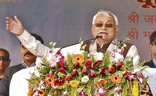 .....जब नीतीश ने कहा, बिजली आयी तो खत्म हो गया लालटेन, मदरसा शिक्षकों को सातवां वेतनमान देगी राज्‍य सरकार