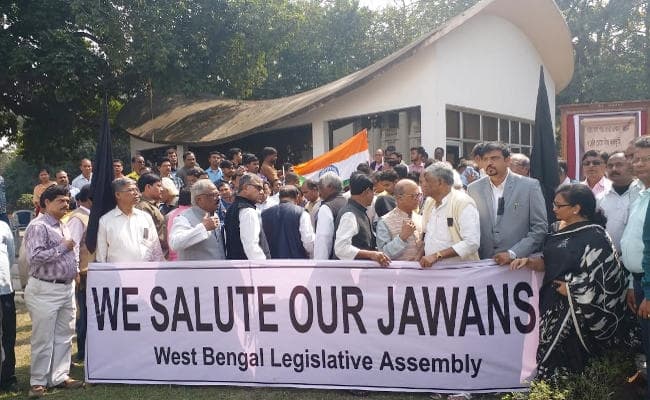 पश्चिम बंगाल विधानसभा में Pulwama के शहीद जवानों को दी गयी श्रद्धांजलि