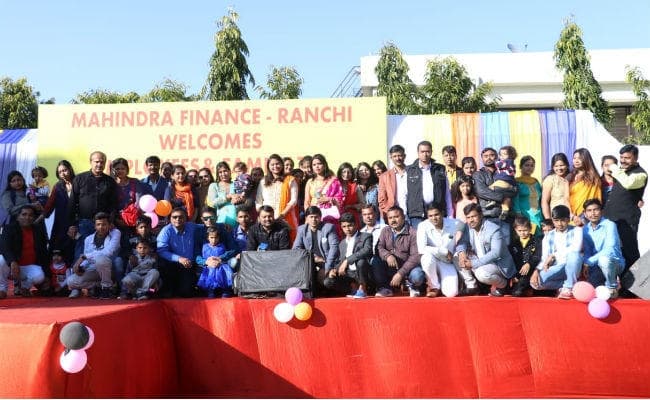 संत गैब्रिएल एण्‍ड मोनिका स्‍कूल के बच्‍चों को महिंद्रा फायनांस ने किया पुरस्‍कृत