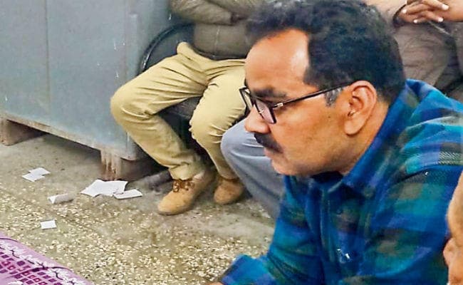 समस्तीपुर : सेंट्रल बैंक के मैनेजर घूस लेते गिरफ्तार