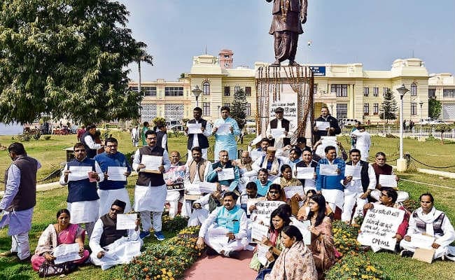 पटना : विधानसभा में विपक्ष ने किया हंगामा नहीं चला प्रश्नकाल और शून्यकाल, सीएम से इस्तीफे की मांग