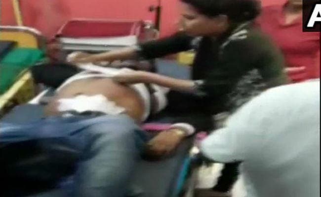 TMC के पार्षद को अपराधियों ने मारी गोली, फेंका बम