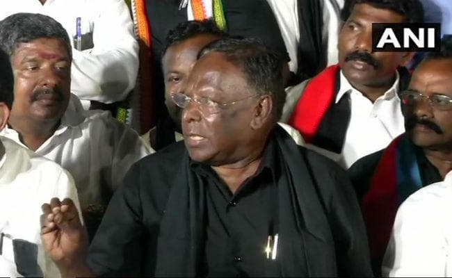 पुडुचेरी के मुख्यमंत्री ने धरना खत्म किया, किरण बेदी ने जतायी खुशी