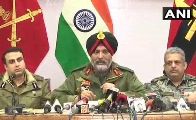 #PulwamaAttack : सेना ने कहा - हमले में पाक का हाथ, आतंकी सरेंडर करें; वरना मार देंगे गोली