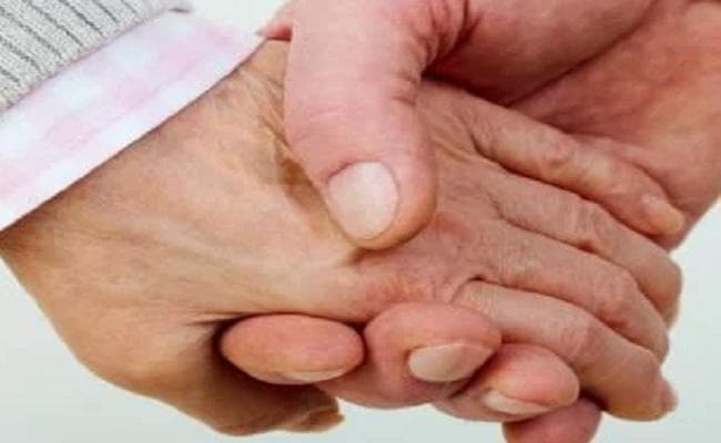 63 वर्षीय वृद्ध ने लगायी गुहार, कहा- साहब, मेरी फर्जी पत्नी से छुटकारा दिलाइये, गले की आफत बन गयी है...