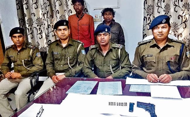 खूंटी : हथियार सप्लायर गिरफ्तार पिस्टल और कारतूस बरामद