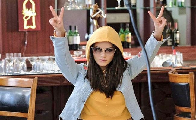 बिहार में जूनियर इंजीनियर की नौकरी करेंगी सनी लियोन!