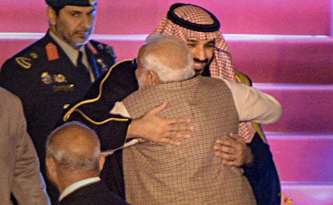 गले लगाकर पीएम मोदी ने सऊदी अरब के शहजादे का किया स्वागत, कही ये बात