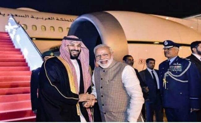 कांग्रेस का कटाक्ष : पाक की तारीफ करने वाले को गले लगाकर मोदी ने किया शहीदों का अपमान