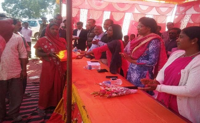 लोहरदगा : हिसरी में उपायुक्त का जनता दरबार, ग्रामीणों ने खुलकर रखी अपनी समस्याएं
