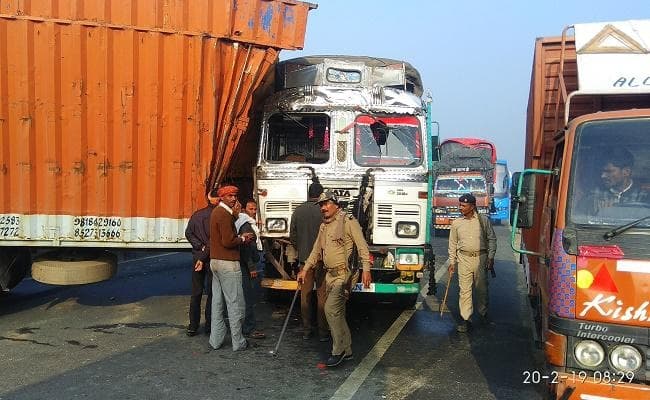 बिहार : गोपालगंज में NH पर आपस में टकरायीं आठ गाड़ियां, 6 घायल