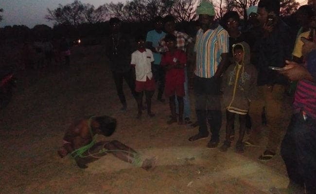 गुमला : डायन बताकर वृद्ध महिला की हत्या, ग्रामीणों ने आरोपी को बांधकर पीटा