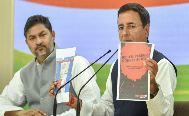 कांग्रेस ने साधा पीएम मोदी पर निशाना- जब देश शहीदों के टुकड़े चुन रहा था, तब पीएम शूटिंग में थे बिजी