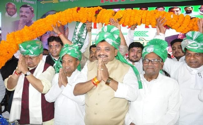 जदयू में शामिल हुए समाजसेवी नरेंद्र सिंह, कहा- नीतीश कुमार हैं प्रेरणा