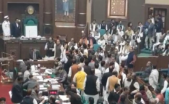 मप्र विधानसभा : सामान्य वर्ग को आरक्षण की मांग को लेकर भाजपा का वॉकआउट