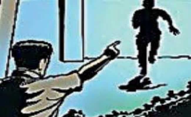 पापा को दिखाने का झांसा दे ले भागा मोबाइल