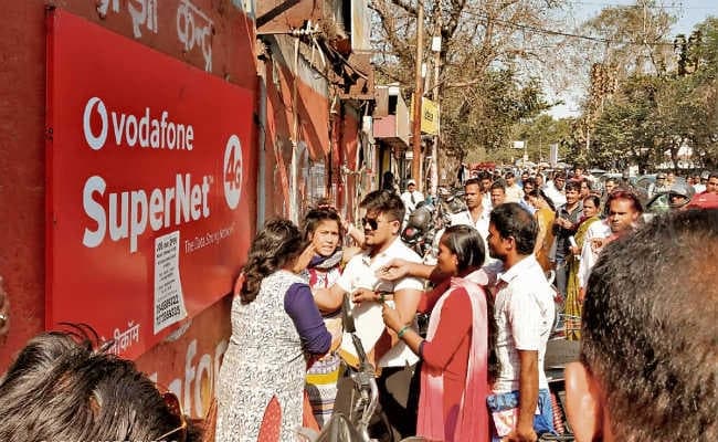 धनबाद :  नौकरी के नाम पर ठगी, आरोपी की पत्नी से मारपीट