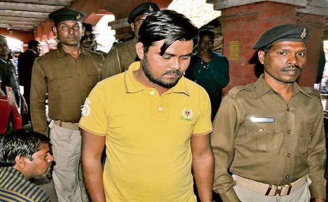 धनबाद  :  राजद्रोह के आरोपी को मुंबई से लाकर भेजा गया धनबाद जेल