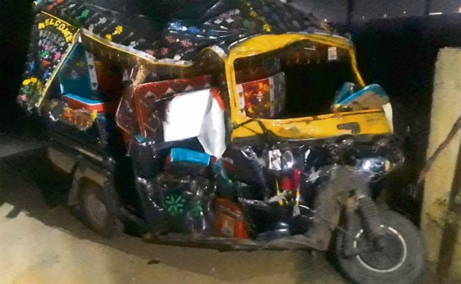 दनियावां में हादसा :टेंपो-ट्रक में टक्कर, चार की मौत, पांच गंभीर, एनएमसीएच में भर्ती