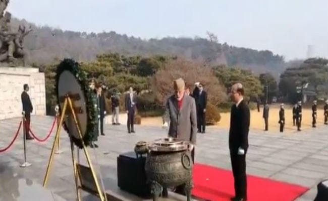 पीएम मोदी सियोल में राष्ट्रीय समाधि स्थल गये, सैनिकों को श्रद्धांजलि अर्पित की