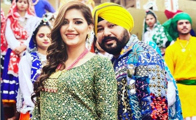 सपना चौधरी ने दलेर मेंहदी संग किया ऐसा जबरदस्‍त डांस, VIDEO