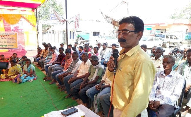 सिमडेगा : शहर में व्याप्त समस्याओं को लेकर नगर अपना संस्था ने दिया धरना