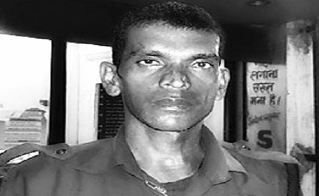 सिक्युरिटी गार्ड ने किया ऐसा काम कि शहर में होने लगी उसकी ईमानदारी की चर्चा, ...जानें क्या है मामला?