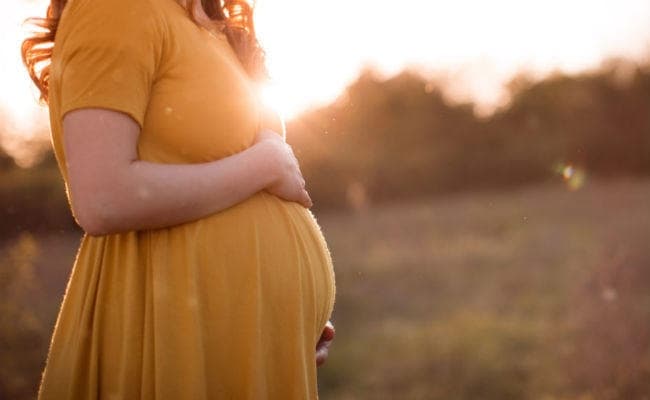 प्रेग्‍नेंसी के दौरान लिपस्टिक और मॉइश्चराइजर जैसे ब्‍यूटी प्रोडक्‍ट्स का इस्तेमाल न करें महिलाएं...