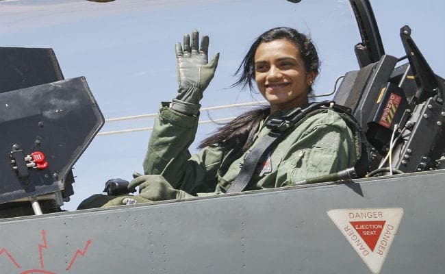 पीवी सिंधु ने इतिहास रचा, ''तेजस'' विमान उड़ाने वाली पहली महिला बनीं