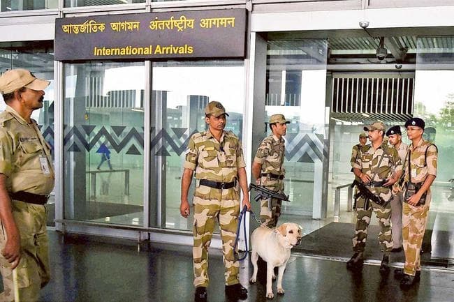 प्लेन हाइजैक की धमकी के बाद सुरक्षा के कड़े बंदोबस्त, कोलकाता एयरपोर्ट पर भी हाइ अलर्ट